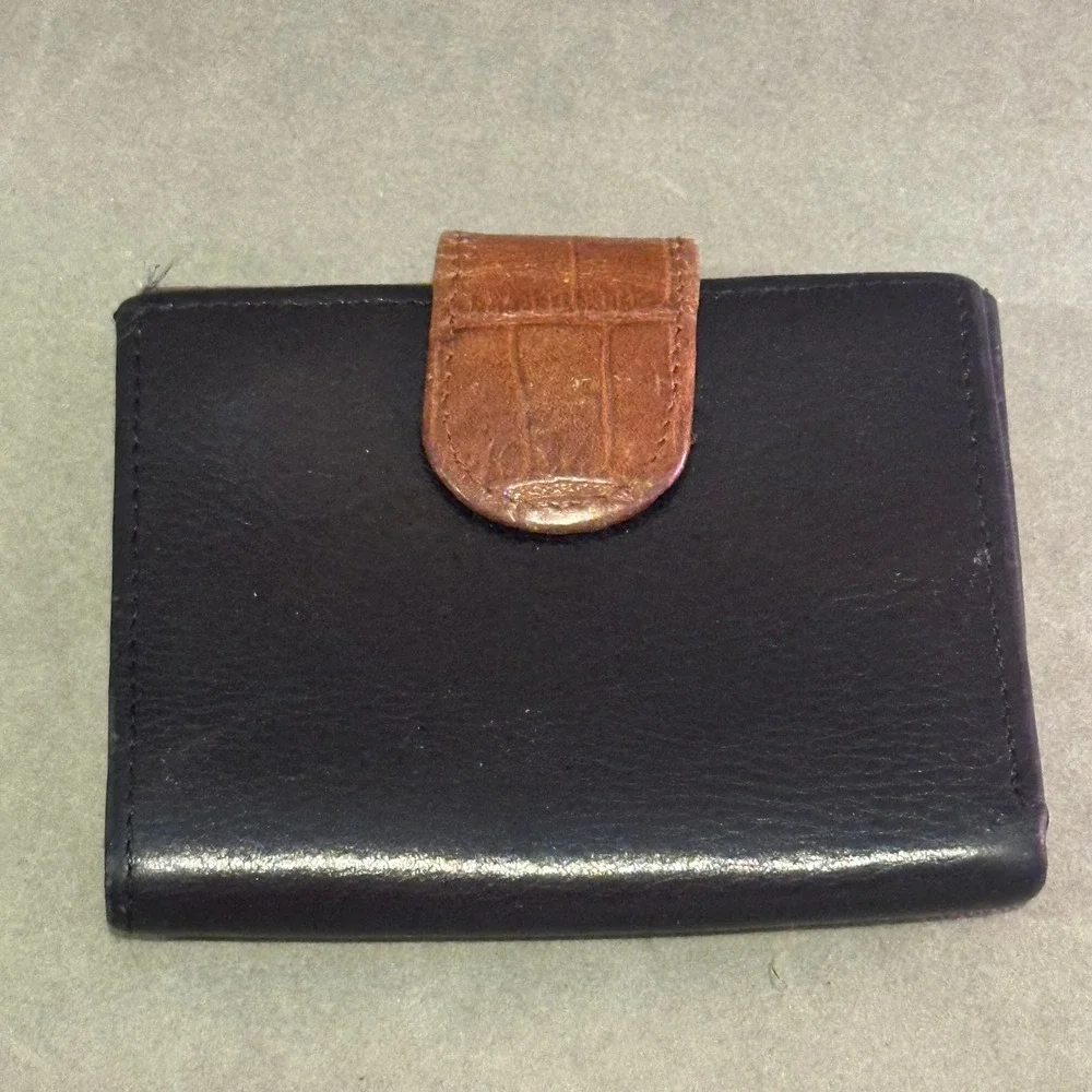 Brighton Black Brown Leather Croc Embossed Trifold Wallet‎ Silver Heart Filigree